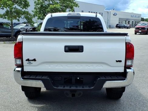 Used 2020 Toyota Tacoma SR5 AWD/4WD image 4