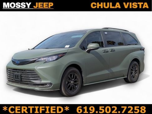 Used 2023 Toyota Sienna XLE image 1