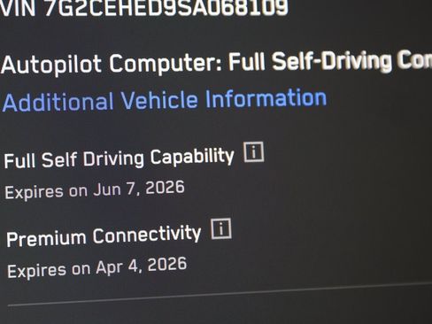 Used 2025 Tesla Cybertruck AWD Crew Cab image 24