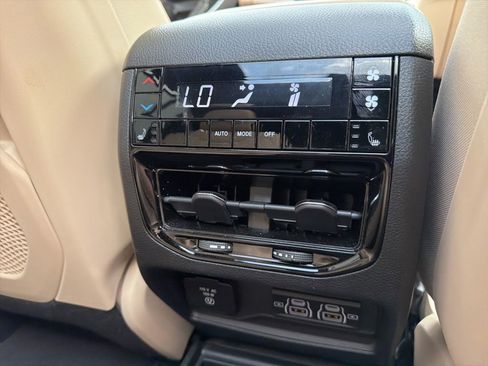 Certified 2025 Jeep Grand Cherokee L Limited w/ Luxury Tech Group II AWD/4WD image 32