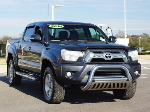 Used 2014 Toyota Tacoma PreRunner image 2