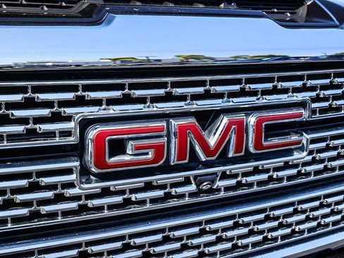Used 2021 GMC Sierra 2500 Denali w/ Denali Black Diamond Edition image 19