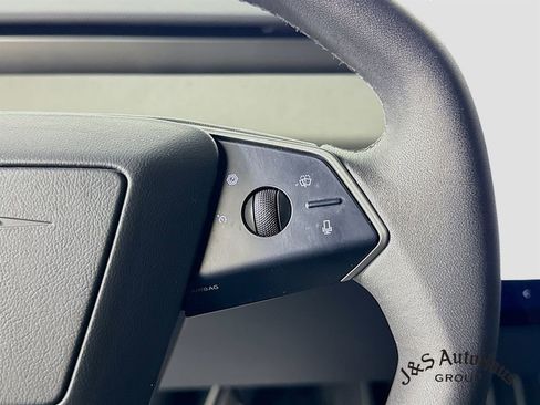 Used 2024 Tesla Cybertruck AWD Crew Cab image 14