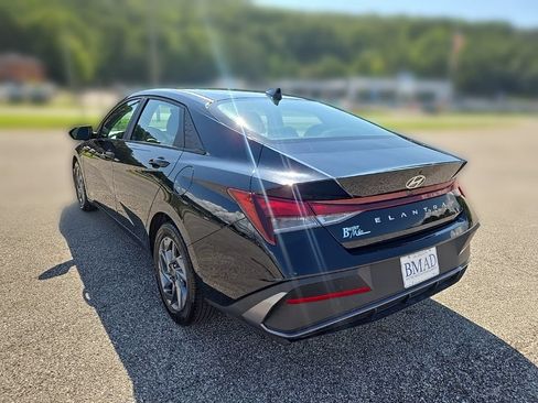 Used 2024 Hyundai Elantra SEL FWD image 11