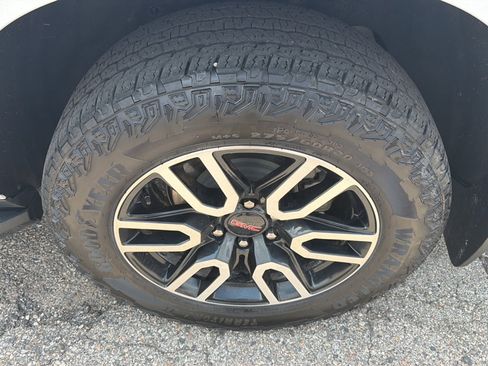 Used 2023 GMC Yukon XL AT4 AWD/4WD image 7