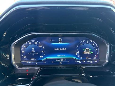Used 2025 Chevrolet Silverado 1500 LT RWD image 11