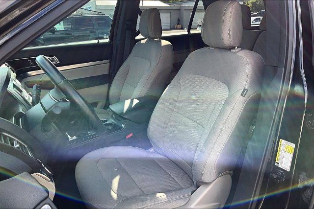 Used 2018 Ford Explorer XLT FWD image 26