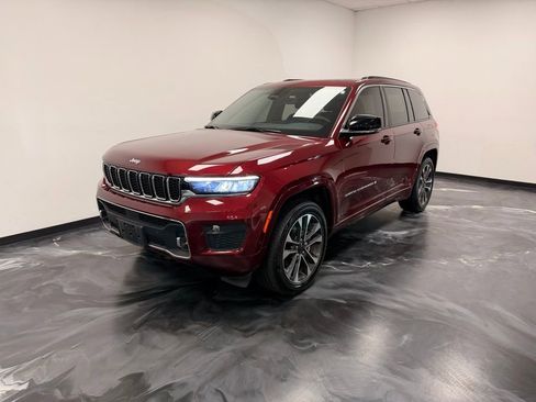 Used 2024 Jeep Grand Cherokee Overland AWD/4WD image 17