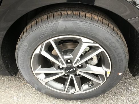 Certified 2023 Kia Forte LXS image 10