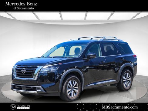 Used 2023 Nissan Pathfinder SL AWD/4WD image 1