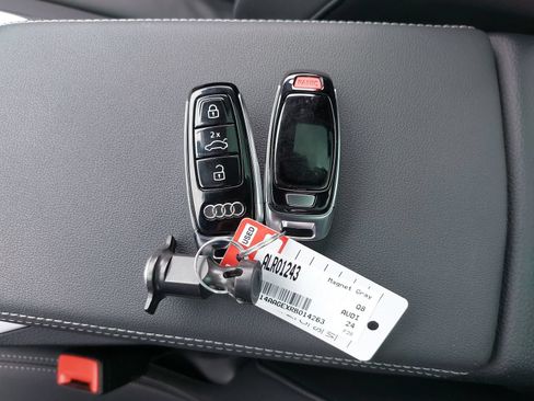 Used 2024 Audi Q8 e-tron Premium AWD/4WD image 40
