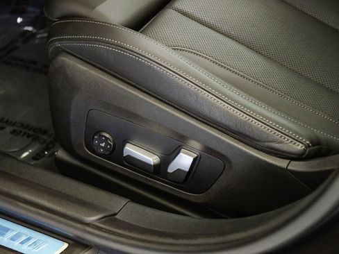 Certified 2022 BMW 330i Sedan w/ M Sport Package image 22