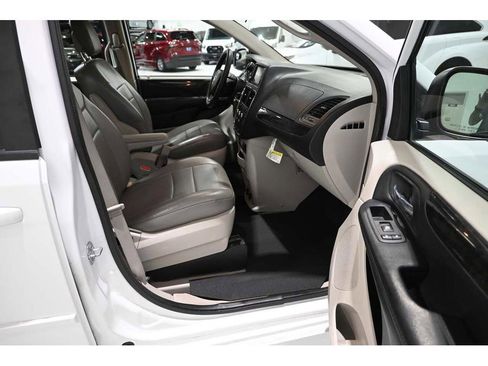 Used 2017 Dodge Grand Caravan SE w/ Power Window Group FWD image 15