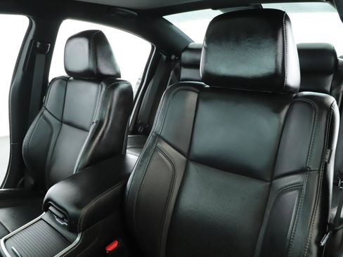 Used 2018 Dodge Charger GT image 4