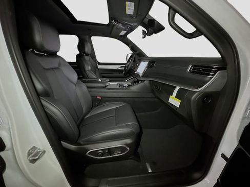 New 2026 Jeep Grand Wagoneer Limited image 33