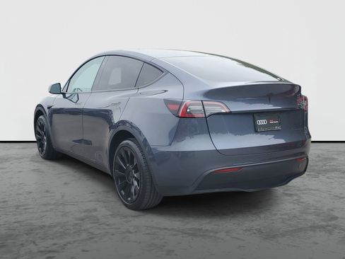 Used 2023 Tesla Model Y Long Range AWD/4WD image 3