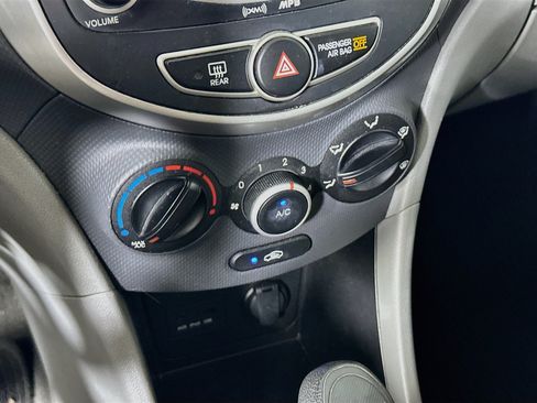 Used 2012 Hyundai Accent GLS FWD image 21