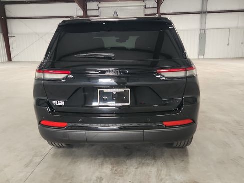 Used 2024 Jeep Grand Cherokee Limited w/ Black Appearance Package RWD image 4