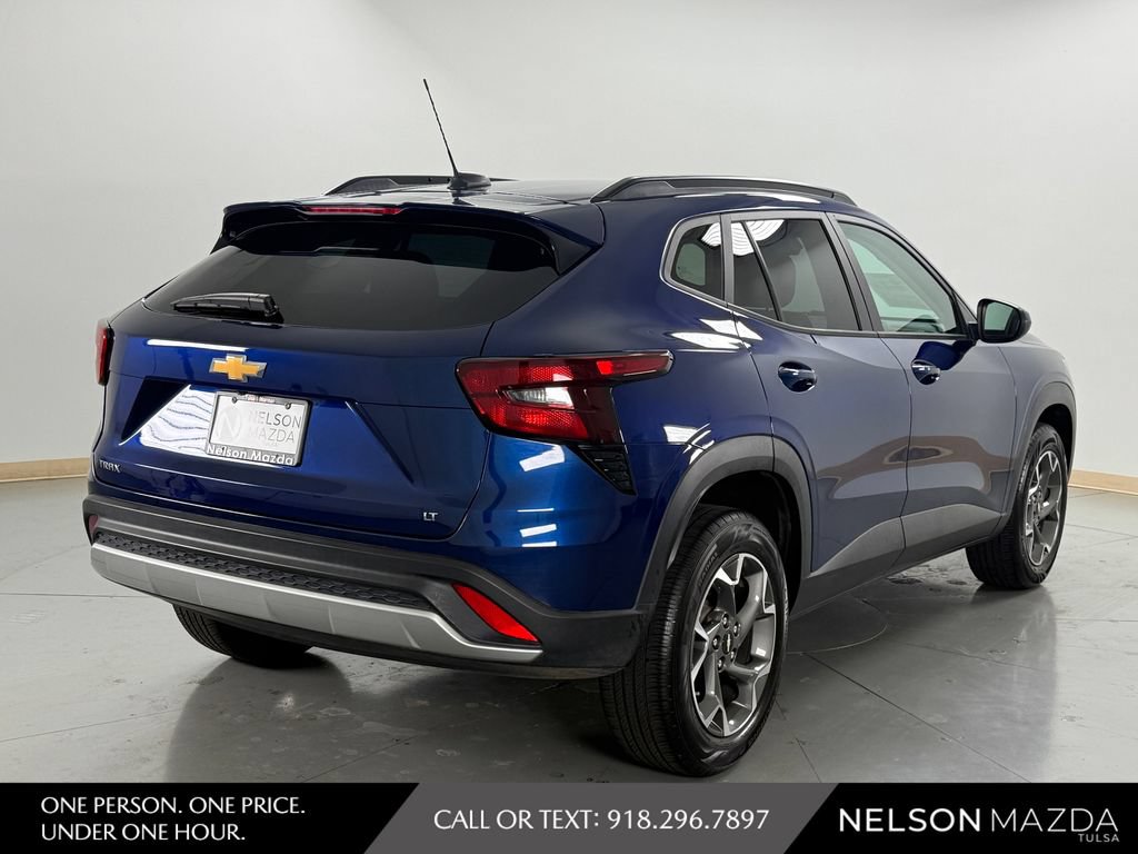 Used 2024 Chevrolet Trax LT w/ LT Convenience Package FWD image 6
