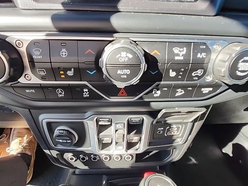 Used 2018 Jeep Wrangler Unlimited Sahara w/ Dual Top Group image 30