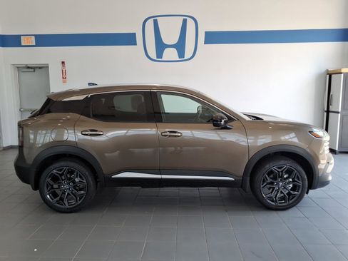 Used 2026 Nissan Kicks SR w/ SR Premium Package AWD/4WD image 4