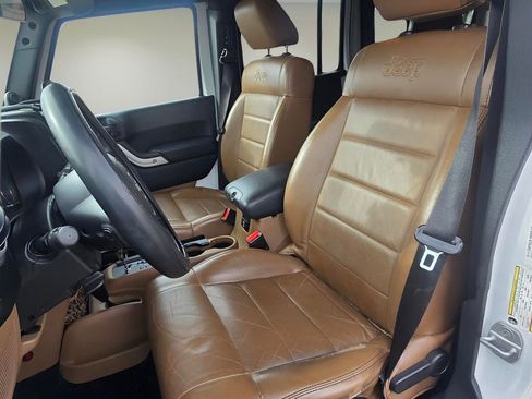 Used 2012 Jeep Wrangler Unlimited Sahara w/ Connectivity Group image 13