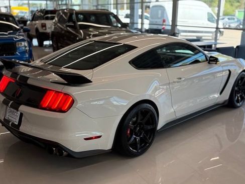 Used 2017 Ford Mustang Shelby GT350R w/ GT350R Equipment Group 920A RWD image 4