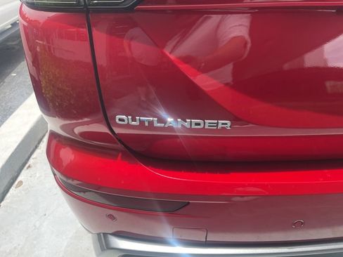 Used 2025 Mitsubishi Outlander SE FWD image 5