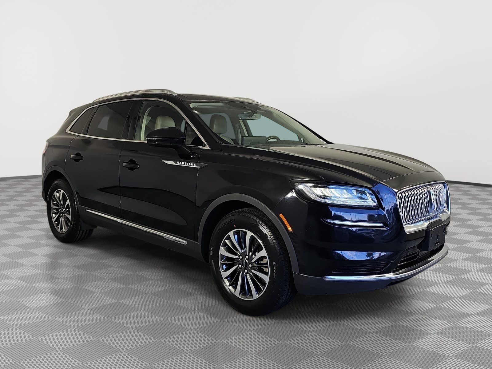 Used 2021 Lincoln Nautilus FWD w/ Equipment Group 101A image 2