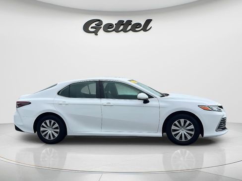 Used 2022 Toyota Camry LE FWD image 4