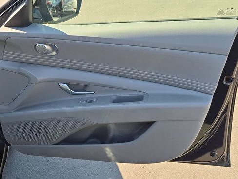 Used 2025 Hyundai Elantra SEL FWD image 33