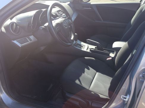 Used 2011 MAZDA MAZDA3 i Touring FWD image 4