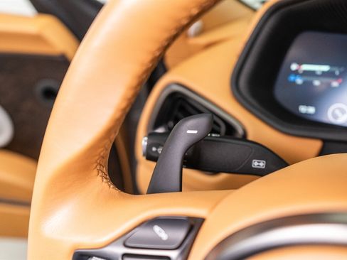 Used 2017 Aston Martin DB11 V12 RWD image 93