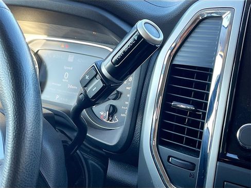 Certified 2021 Nissan Titan SV w/ SV Convenience Package image 15