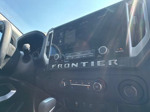 Certified 2025 Nissan Frontier SV w/ Tow Package RWD image 31