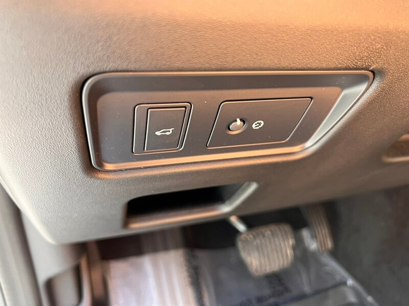 Used 2019 Land Rover Discovery HSE AWD/4WD image 30