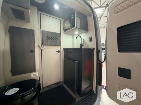 Used 2026 Mercedes-Benz Sprinter 2500 image 18