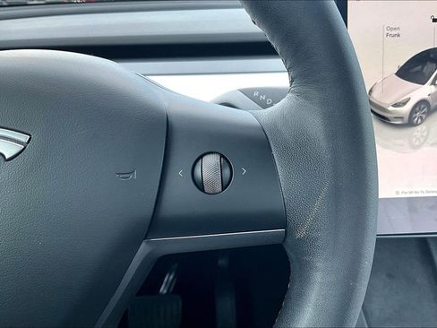 Used 2022 Tesla Model Y Long Range AWD/4WD image 19