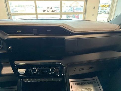 Used 2025 GMC Sierra 1500 AT4 w/ Technology Package AWD/4WD image 26