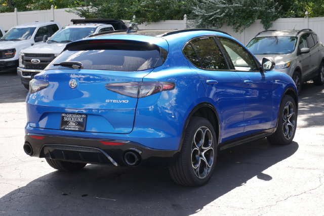 Used 2024 Alfa Romeo Stelvio Veloce AWD/4WD image 13