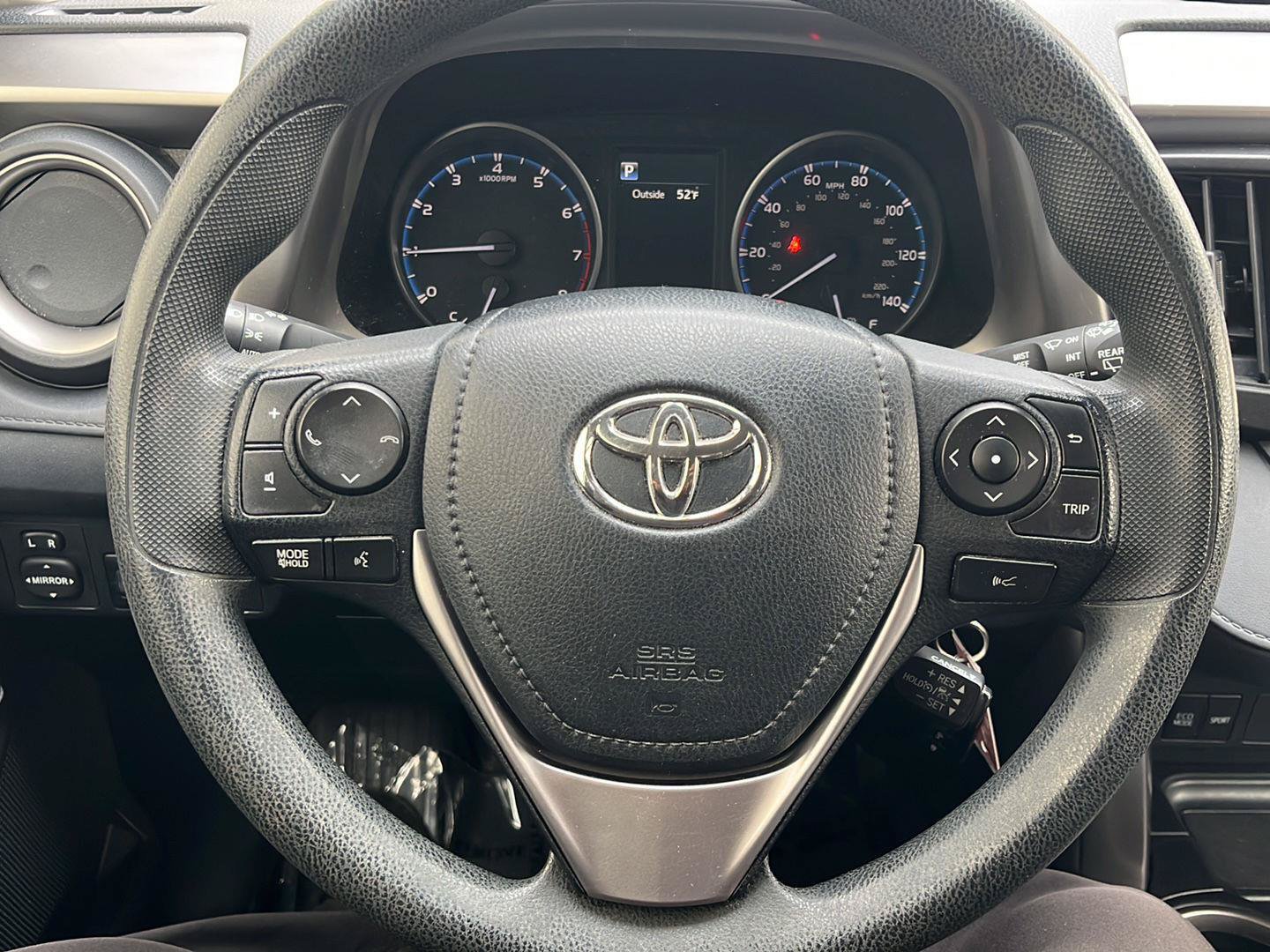 Used 2017 Toyota RAV4 LE FWD image 6