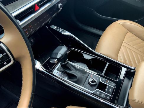 Used 2024 Kia Sorento SX Prestige w/ Olive Brown Leather Package image 19