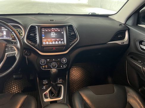 Used 2016 Jeep Cherokee Trailhawk AWD/4WD image 17
