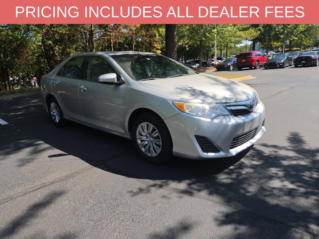 Used 2014 Toyota Camry LE FWD image 1