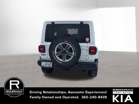 Used 2018 Jeep Wrangler Unlimited Sahara image 5
