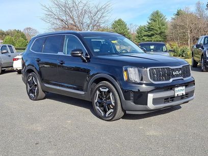 Used 2023 Kia Telluride EX w/ EX Captain's Chair Package