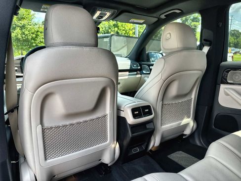 Used 2026 Mercedes-Benz GLE 450e 4MATIC image 18