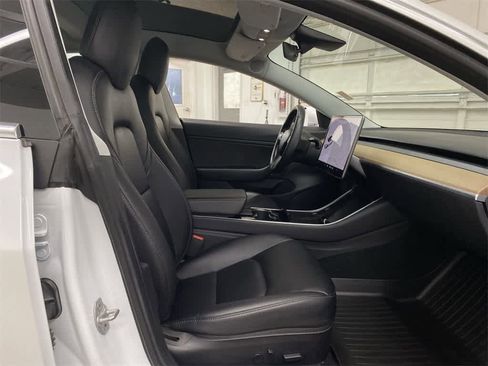 Used 2018 Tesla Model 3 Long Range image 18