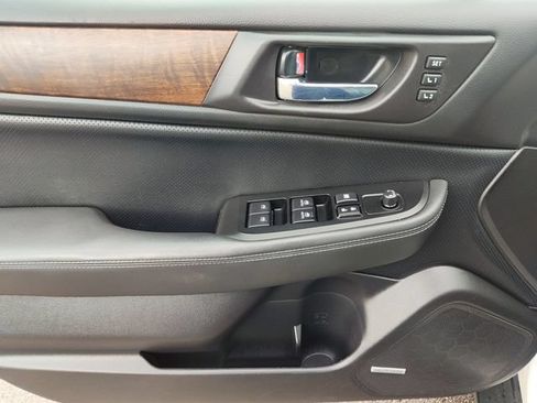 Used 2017 Subaru Outback 2.5i Limited AWD/4WD image 21