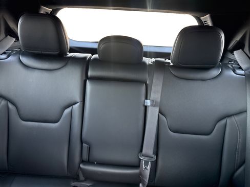 Used 2024 Jeep Compass Limited image 17